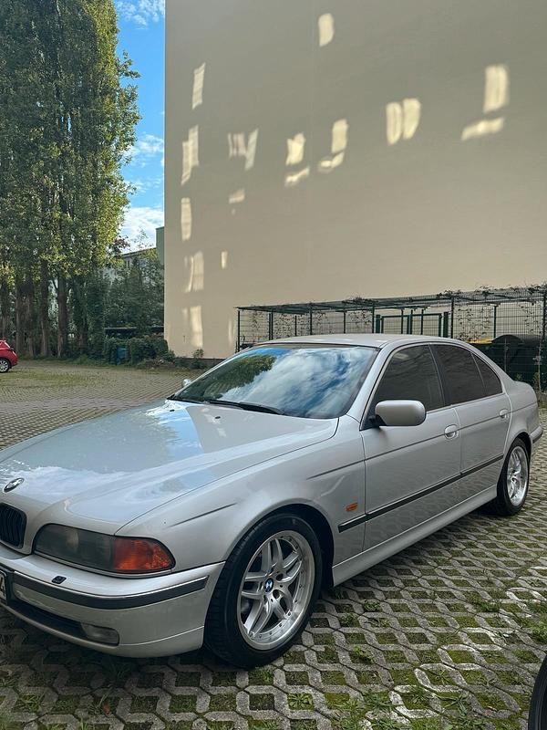 Silber Gebraucht 2000 BMW 520 M Sport Limousine | 3.500 € (Guter Preis) - Bild 1/4