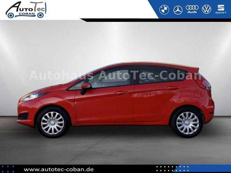 Gebraucht Ford Fiesta Trend 65 PS (47 kW) 2015 Rot Kleinwagen