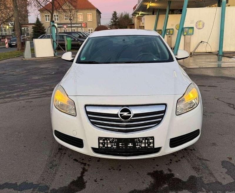Gebraucht Opel Insignia Edition 116 PS (85 kW) 2009 Weiß Limousine