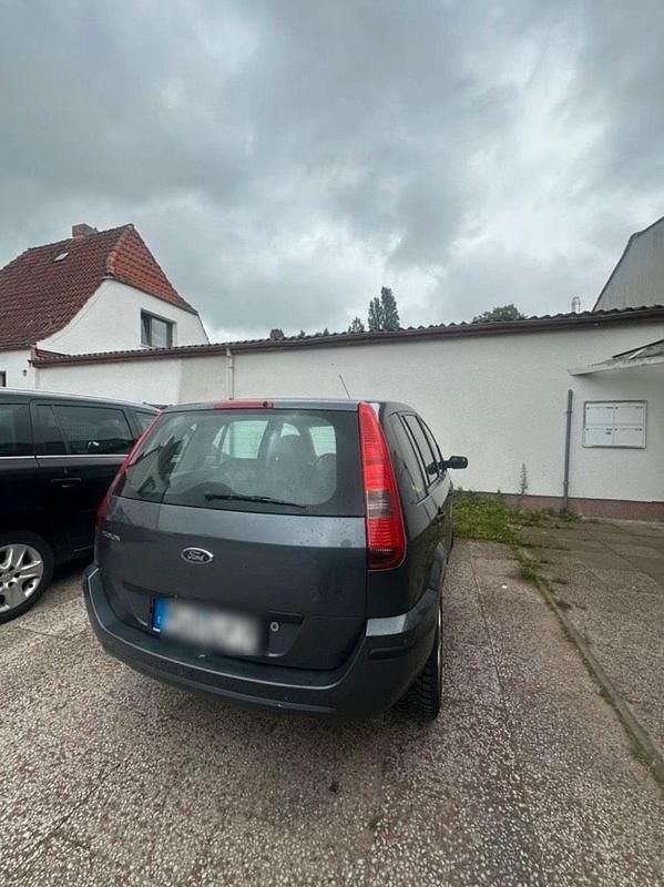 Grau Gebraucht 2004 Ford Fusion Kleinwagen | 950 € - Bild 1/4