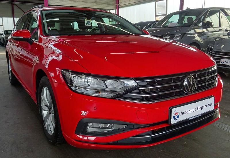 Gebraucht VW Passat 122 PS (89 kW) 2023 Rot Kombi