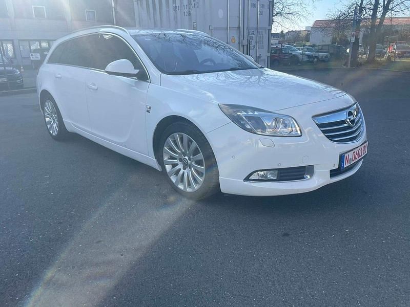 Gebraucht Opel Insignia 160 PS (117 kW) 2011 Weiß Kombi