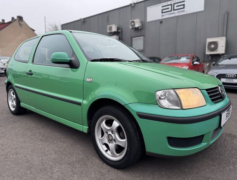 Grün Gebraucht 2000 VW Polo Limousine | 1.900 € (Fairer Preis) - Bild 1/4