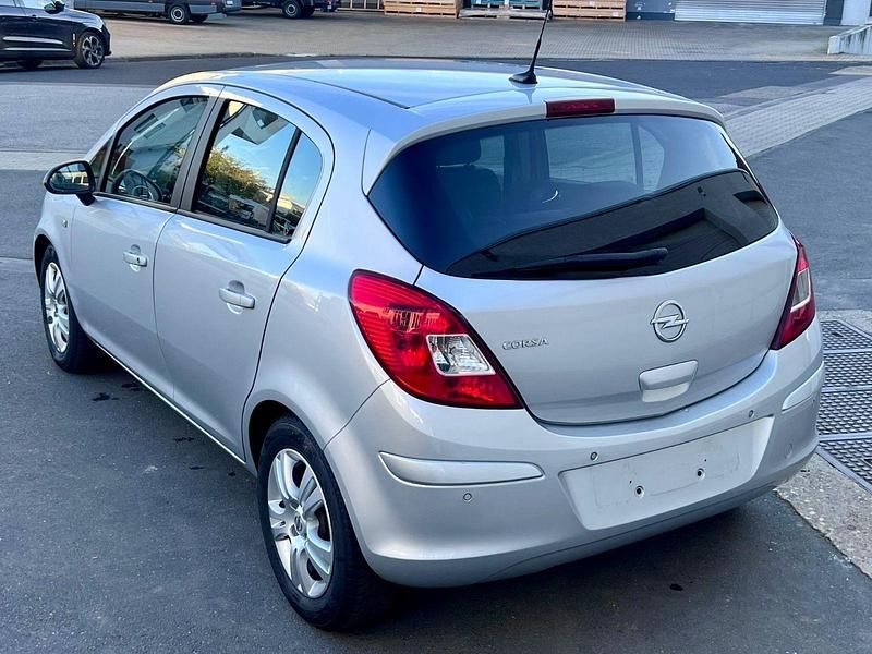 Gebraucht Opel Corsa Innovation 101 PS (74 kW) 2012 Silber Limousine