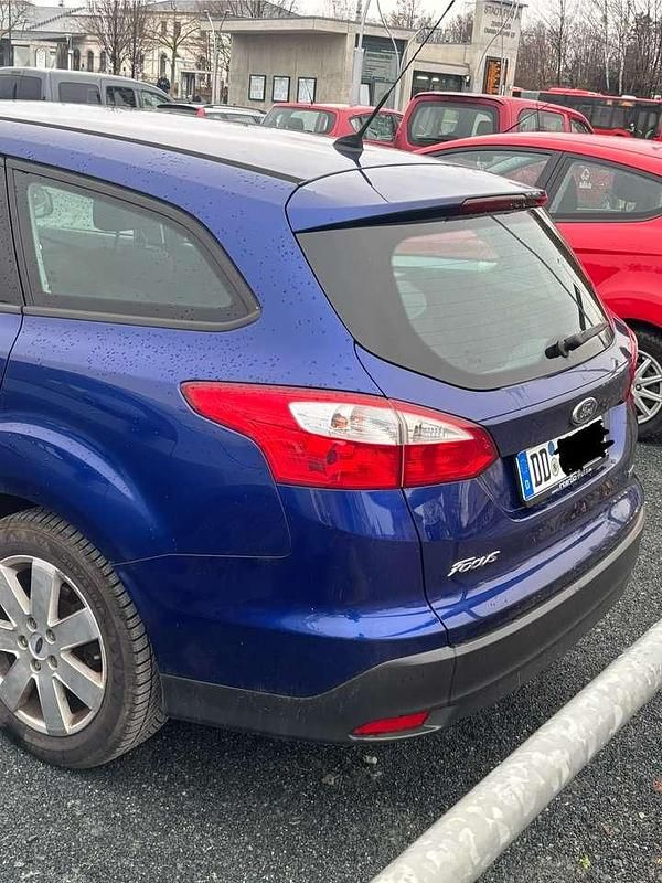 Gebraucht Ford Focus Trend 101 PS (74 kW) 2014 Blau Kombi