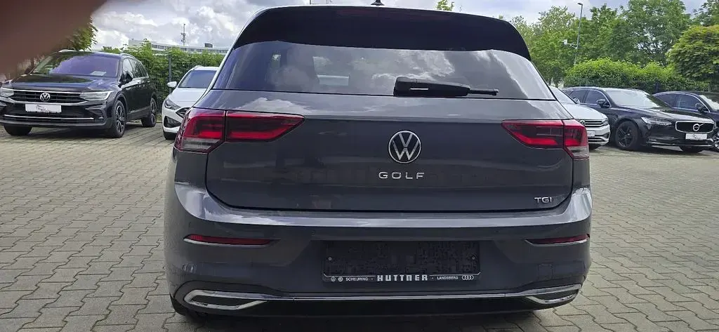 Używany VW Golf VIII Active 131 KM (96 kW) 2023 Szary Sedan/Limuzyna