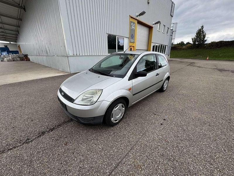 Silber Gebraucht 2003 Ford Fiesta Kleinwagen | 1.190 € (Fairer Preis) - Bild 1/4