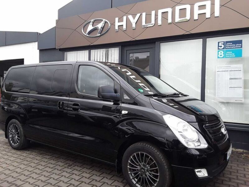Schwarz Gebraucht 2016 Hyundai H-1 Van / Kleinbus | 22.990 € (Fairer Preis) - Bild 1/4