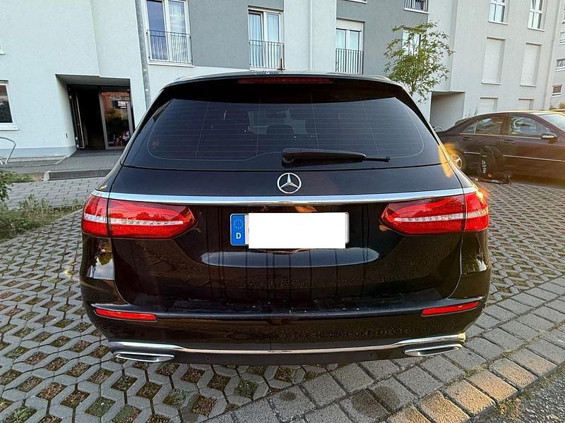 Gebraucht Mercedes E220 194 PS (142 kW) 2019 Schwarz Kombi