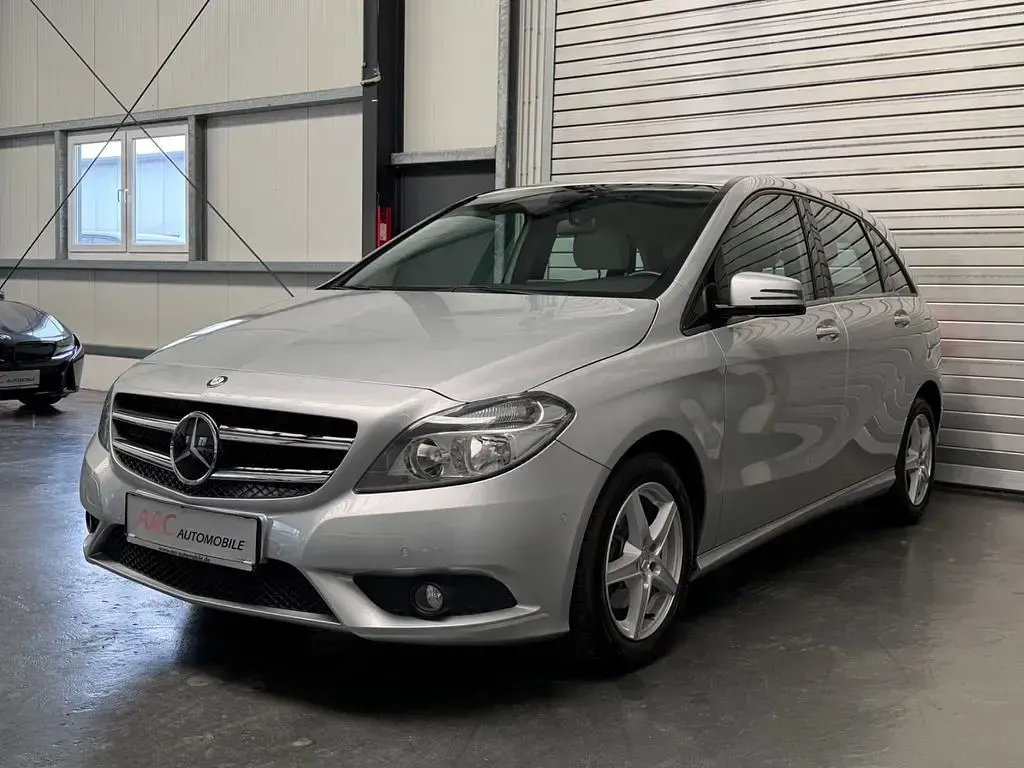 Gebraucht Mercedes B200 156 PS (114 kW) 2013 Silber Kleinwagen