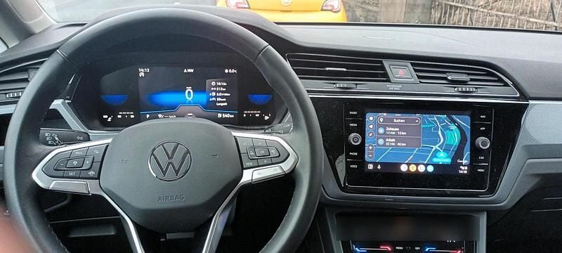 Schwarz Gebraucht 2023 VW Touran Van / Kleinbus | 25.000 € (Superpreis) - Bild 1/4