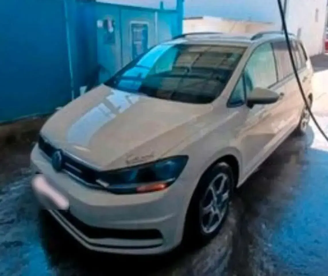 Gebraucht VW Touran Trendline 110 PS (80 kW) 2017 Beige Van / Kleinbus