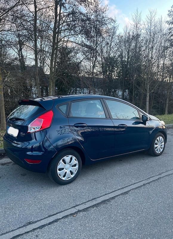 Gebraucht Ford Fiesta 95 PS (69 kW) 2016 Blau Kleinwagen