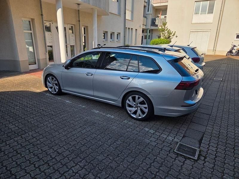 Silber Gebraucht 2022 VW Golf VIII Active Kombi | 18.800 € (Guter Preis) - Bild 1/4
