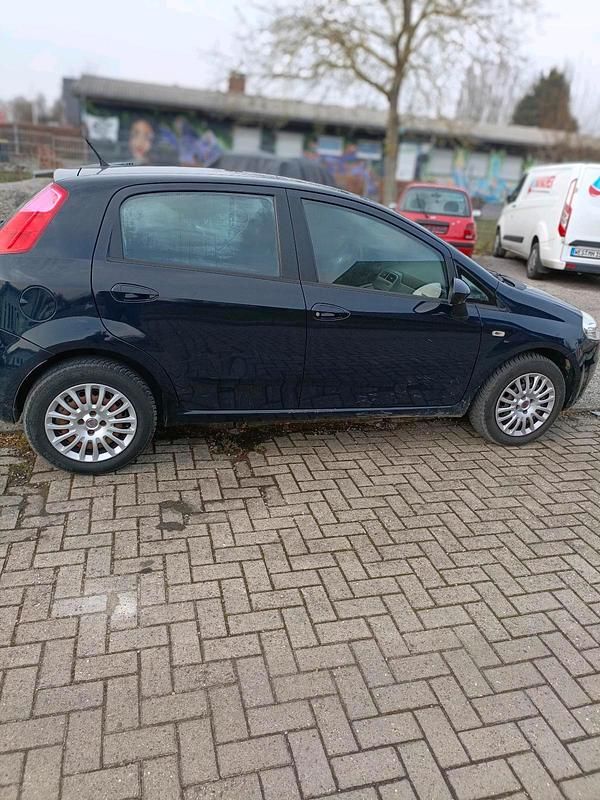 Gebraucht Fiat Punto 77 PS (56 kW) 2009 Blau Limousine