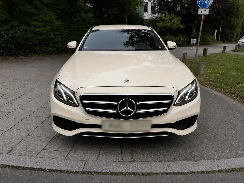 Gebraucht Mercedes E200 160 PS (117 kW) 2021 Gelb Limousine