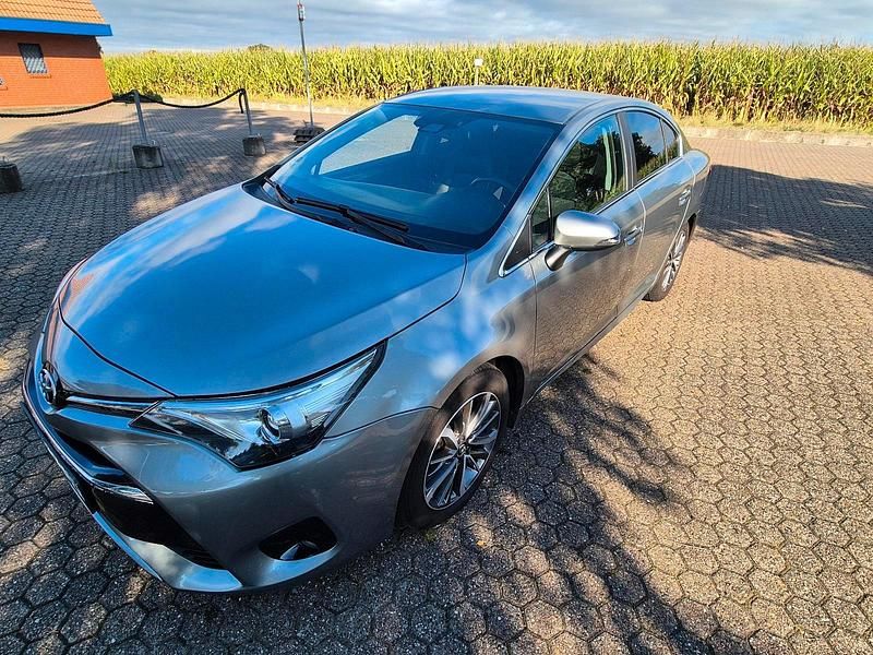 Grau Gebraucht 2016 Toyota Avensis Executive Limousine | 8.400 € (Superpreis) - Bild 1/4
