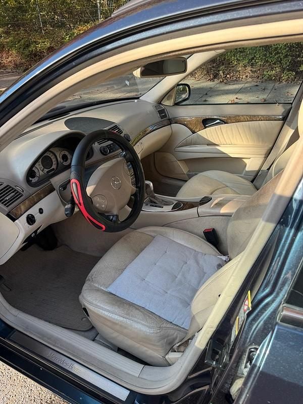 Schwarz Gebraucht 2004 Mercedes E220 Avantgarde Kombi | 2.400 € (Guter Preis) - Bild 1/4