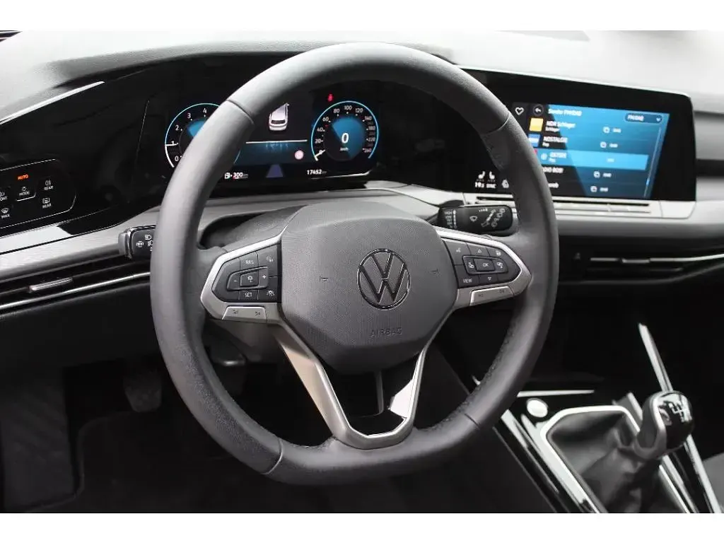 Gebraucht VW Golf VIII Style 131 PS (96 kW) 2024 Grau Limousine