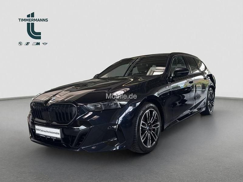 Schwarz Gebraucht 2024 BMW 520 M Sport Kombi | 48.380 € (Superpreis) - Bild 1/4