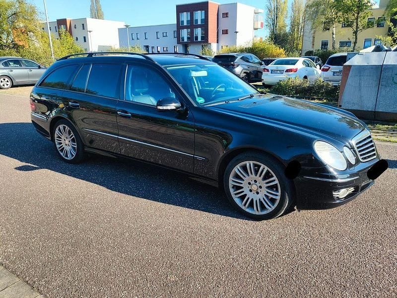 Gebraucht Mercedes E320 Avantgarde 224 PS (164 kW) 2008 Schwarz Limousine