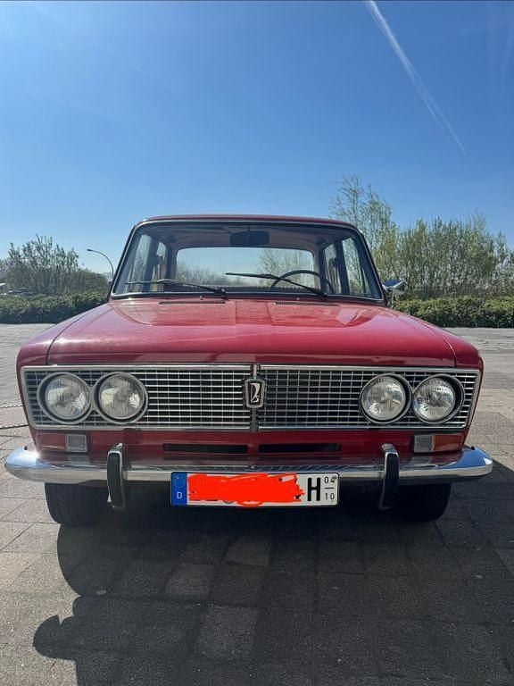 Second-hand Lada 2103 75 CP (55 kW) 1976 Roșu Berlinǎ