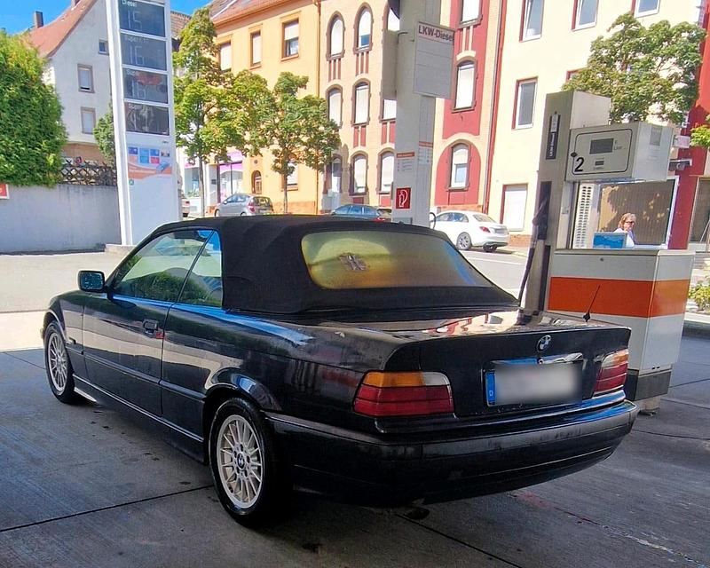 Blau Gebraucht 1994 BMW 318 Cabrio | 1.700 € - Bild 1/4