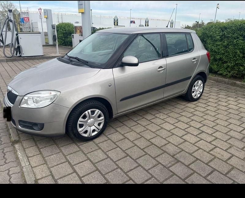 Grau Gebraucht 2008 Skoda Fabia Limousine | 2.550 € (Fairer Preis) - Bild 1/4