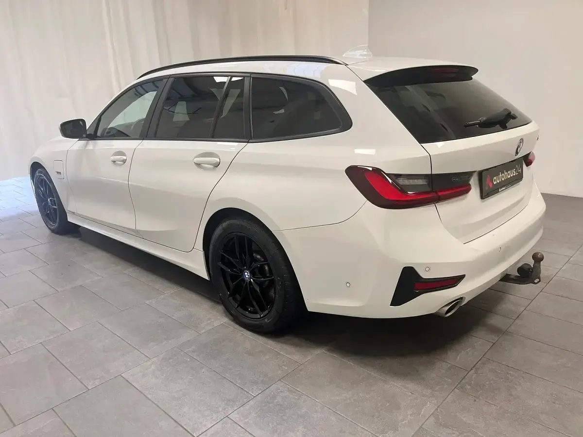 Gebraucht BMW 330 Advantage 252 PS (185 kW) 2022 Weiß Kombi