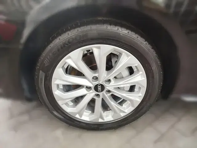 Używany Audi A4 Advanced Plus 204 KM (150 kW) 2023 Czarny Kombi