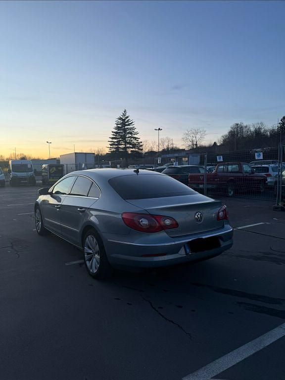 Gebraucht VW Passat 160 PS (117 kW) 2010 Blau Limousine