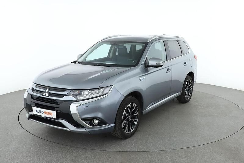 Grau Gebraucht 2016 Mitsubishi Outlander Plus SUV | 17.300 € - Bild 1/3