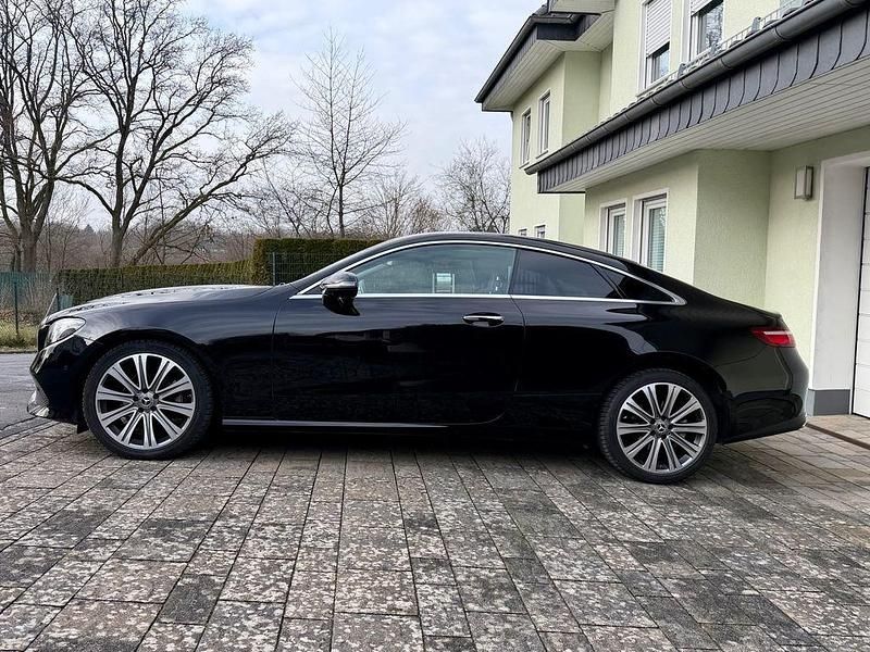 Gebraucht Mercedes E200 184 PS (135 kW) 2018 Schwarz Coupé