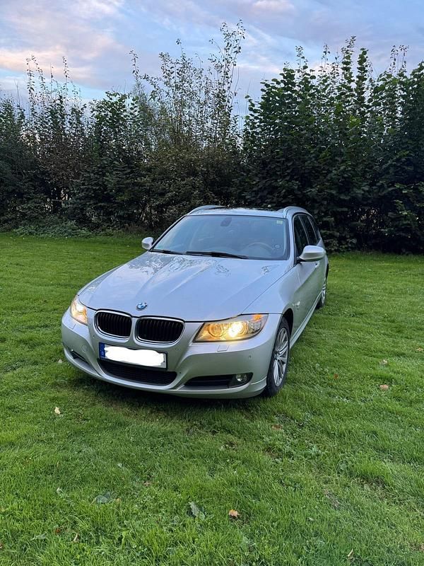 Gebraucht BMW 320 184 PS (135 kW) 2012 Silber Kombi