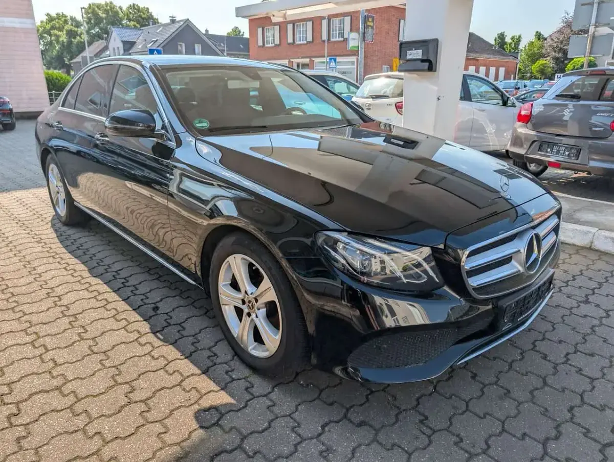 Gebraucht Mercedes E220 194 PS (142 kW) 2018 Schwarz Limousine