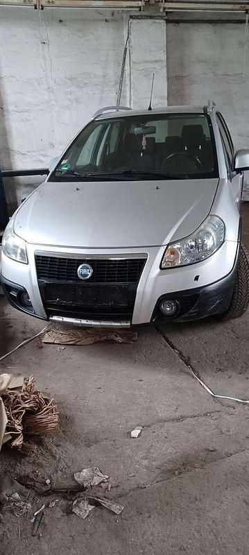 Grau Gebraucht 2007 Fiat Sedici SUV | 1.300 € (Superpreis) - Bild 1/4