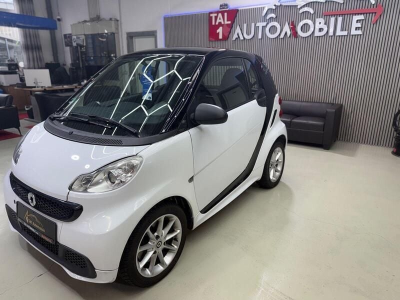 Schwarz Gebraucht 2013 Smart ForTwo Coupé Basis Coupé | 5.999 € (Fairer Preis) - Bild 1/4