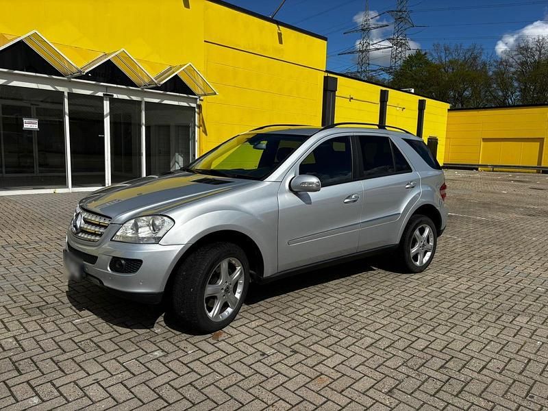 Gebraucht Mercedes ML320 224 PS (164 kW) 2006 Silber SUV