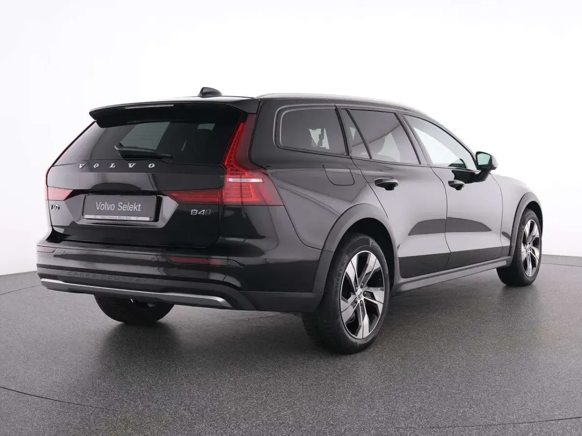 Occasion Volvo V60 CC Plus 197 ch (144 kW) 2024 Noir Break
