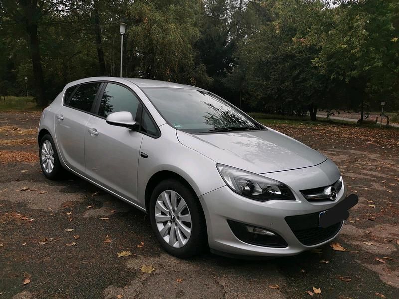 Silber Gebraucht 2015 Opel Astra Limousine | 5.000 € (Superpreis) - Bild 1/4