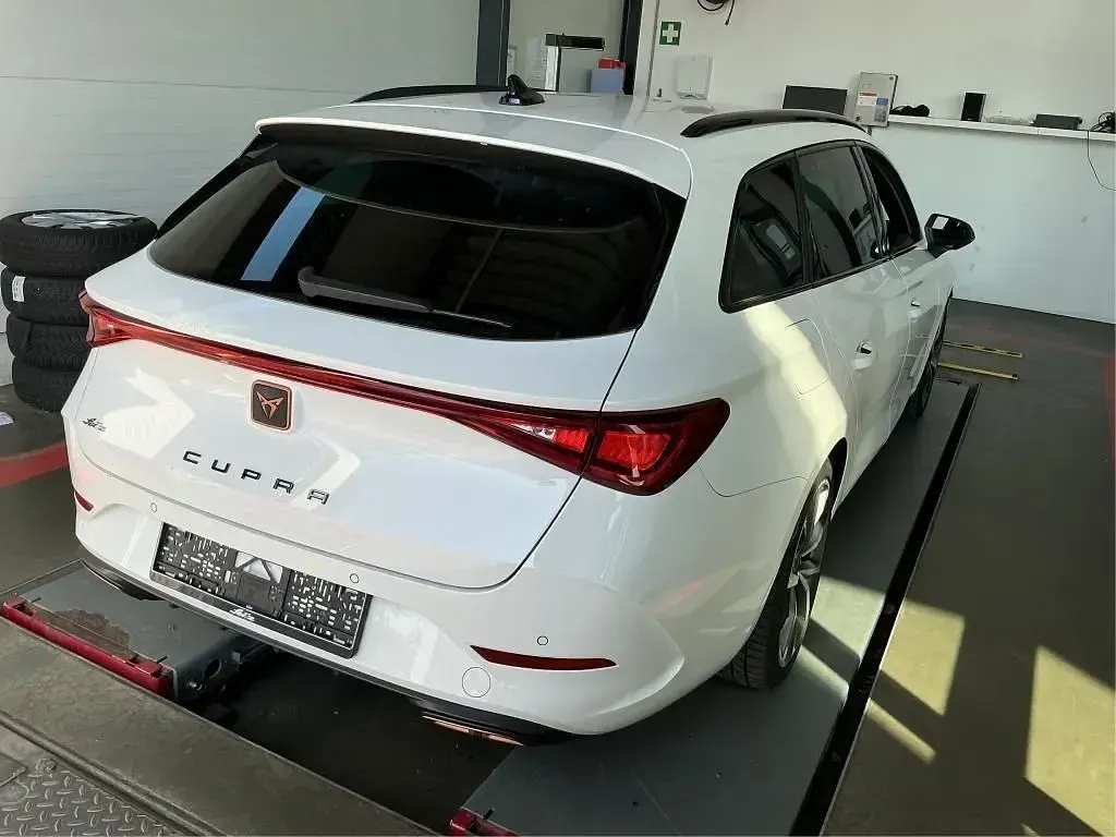 Gebraucht Cupra Leon 204 PS (150 kW) 2023 Weiß Limousine