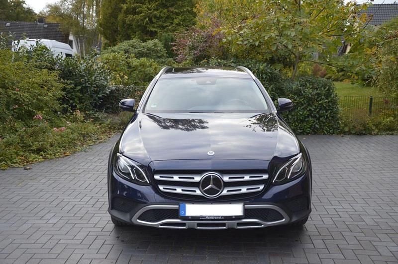 Gebraucht Mercedes E220 All-Terrain 194 PS (142 kW) 2018 Blau Kombi