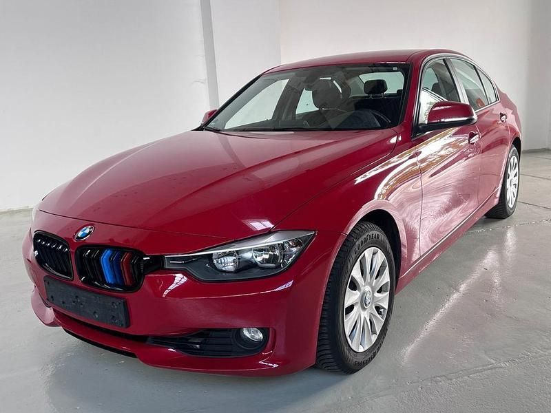 Rot Gebraucht 2014 BMW 316 Limousine | 10.500 € (Guter Preis) - Bild 1/4