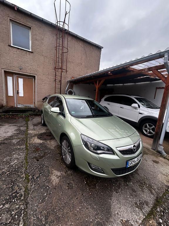 Grün Gebraucht 2011 Opel Astra Design Edition Limousine | 3.700 € (Fairer Preis) - Bild 1/4