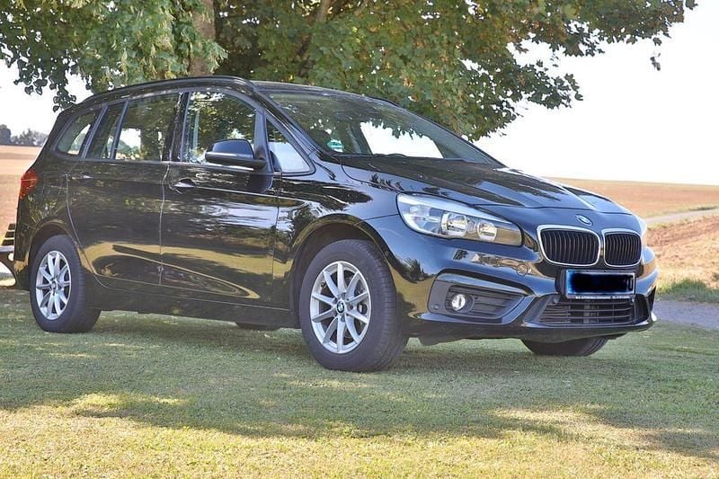 Schwarz Gebraucht 2016 BMW 216 Gran Tourer Advantage Van / Kleinbus | 11.200 € (Fairer Preis) - Bild 1/4