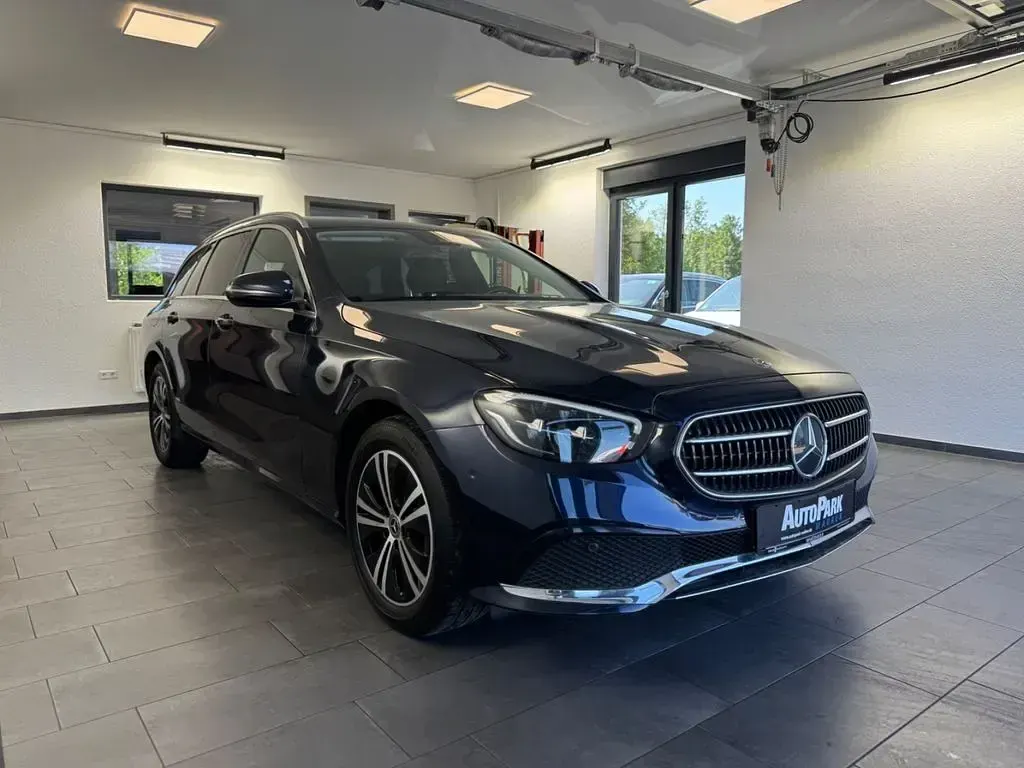 Gebraucht Mercedes 220 Avantgarde 200 PS (147 kW) 2023 Blau Limousine