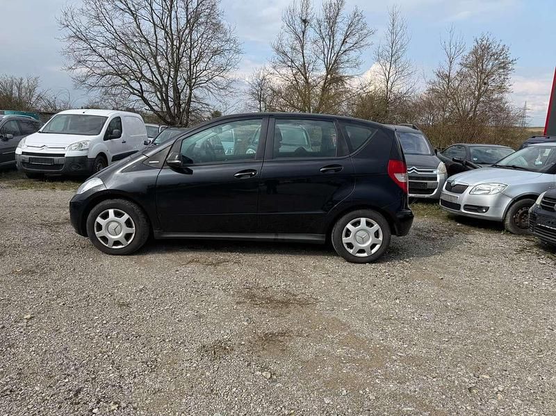 Gebraucht Mercedes A180 116 PS (85 kW) 2011 Kosmosschwarz  metalliclack Kleinwagen