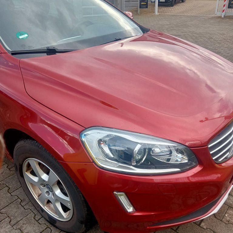 Gebraucht Volvo XC60 Momentum 220 PS (161 kW) 2016 Rot SUV
