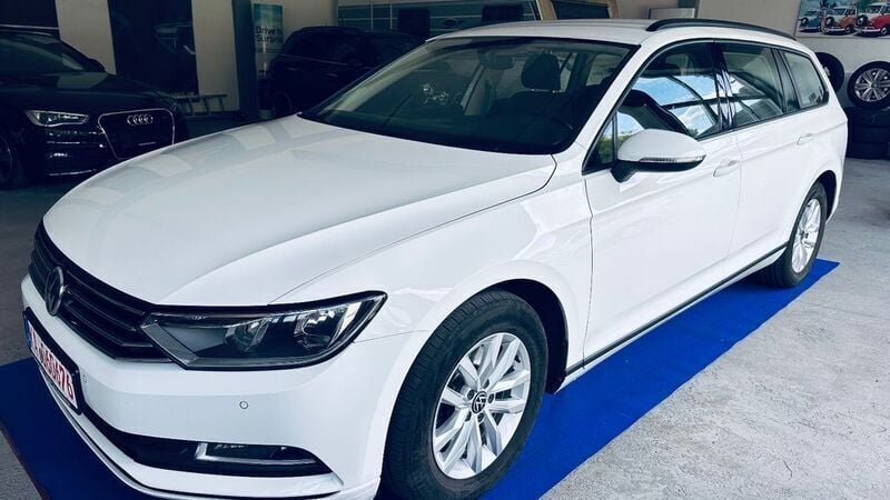 Weiß Gebraucht 2016 VW Passat Trendline Kombi | 12.500 € (Guter Preis) - Bild 1/4