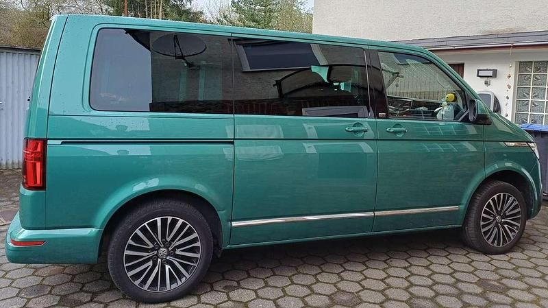 Gebraucht VW Multivan Generation Six 150 PS (110 kW) 2021 Grün Van